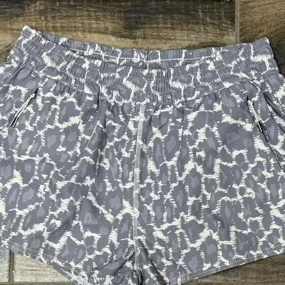VUORI Women's Dash Mid Rise Animal Print Running Shorts, Opal Spots (Gray), L - Picture 9 of 12